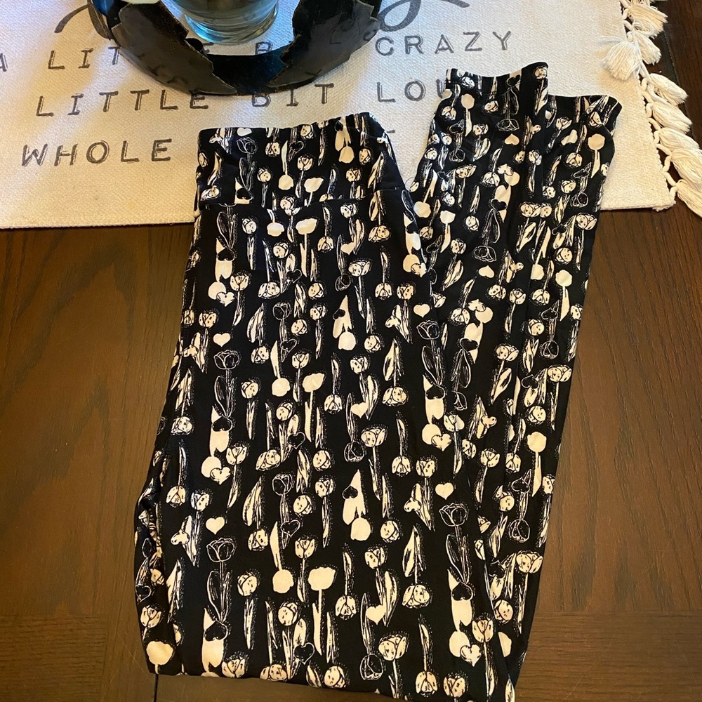 Lularoe- tall and curvy leggings . Never worn